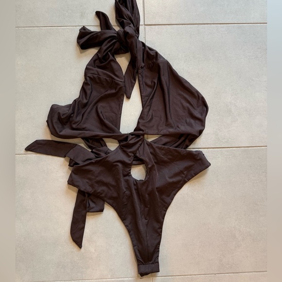 Revolve Superdown chocolate Brown cut out bodysuit - Picture 6 of 9